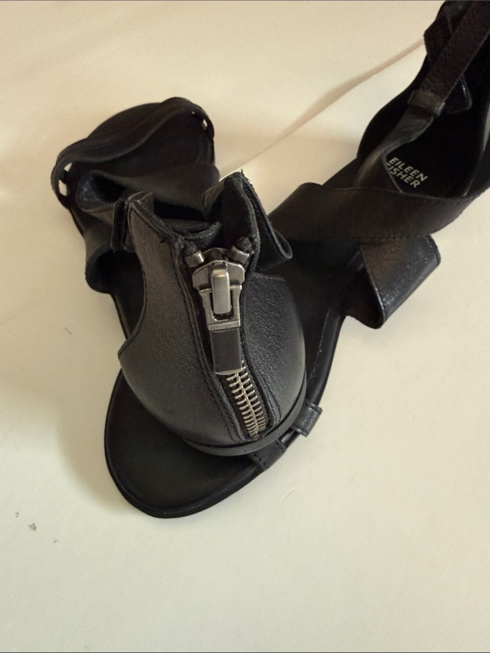 NWT EILEEN FISHER CICi BLACK LEATHER STRAPPY LAGENLOOK FLAT SANDALS 8.5 - Picture 3 of 8